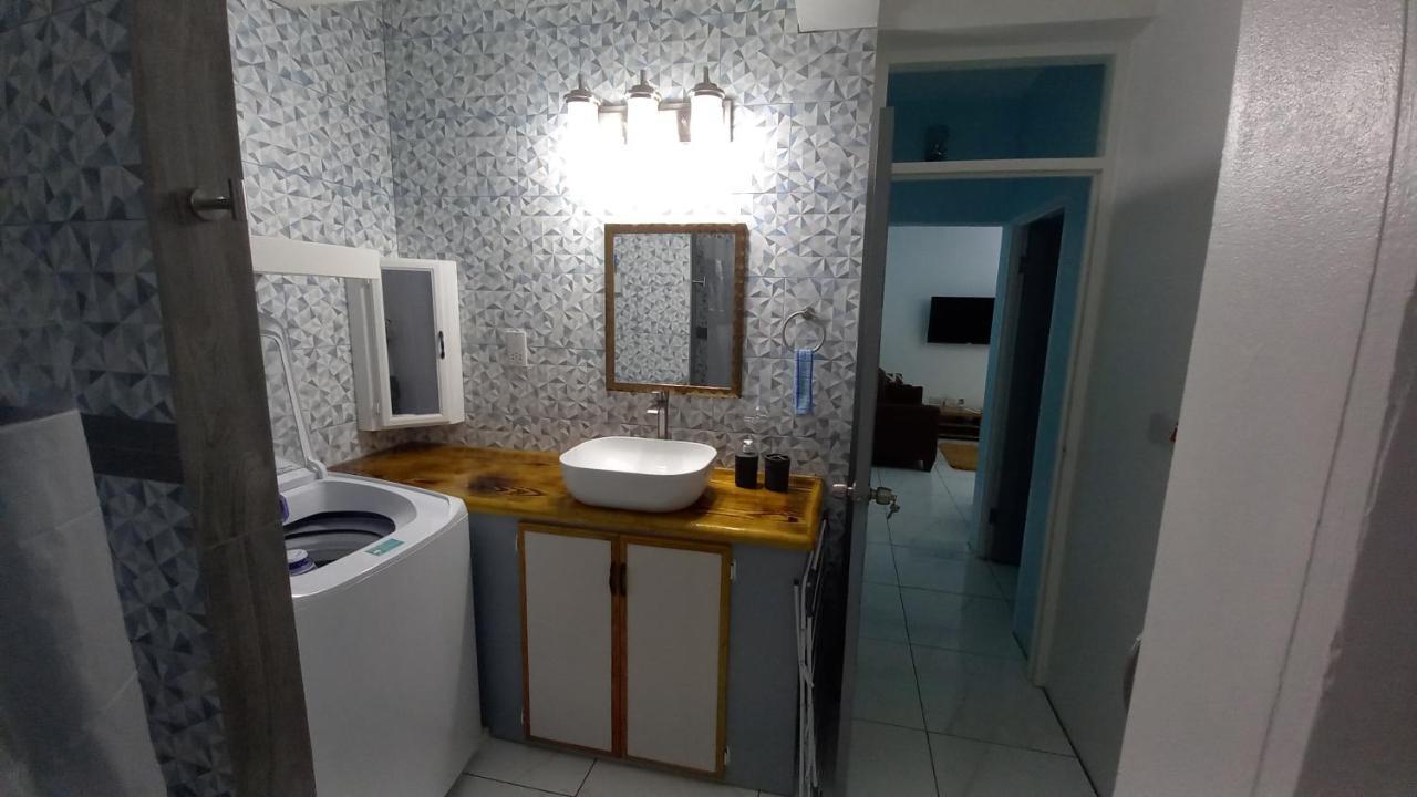 Cozy Vacation Retreat With Free Parking Lejlighed Roseau Eksteriør billede