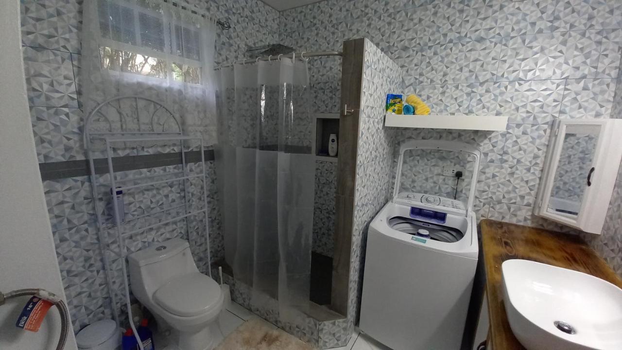 Cozy Vacation Retreat With Free Parking Lejlighed Roseau Eksteriør billede